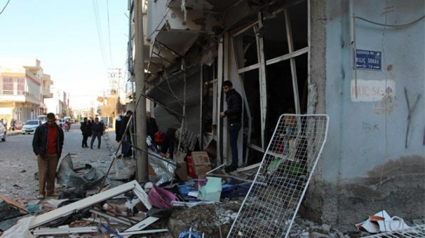 Mardin'de teröristler bomba patlattı!