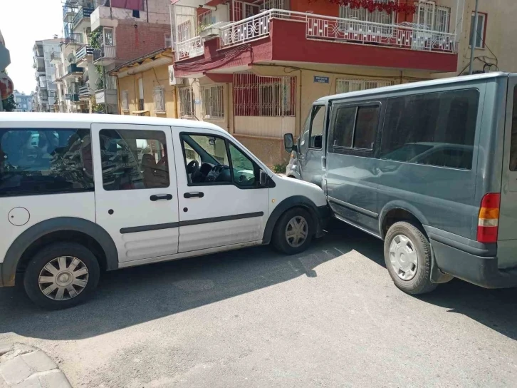 Mahkum taşıyan polis aracı kaza yaptı
