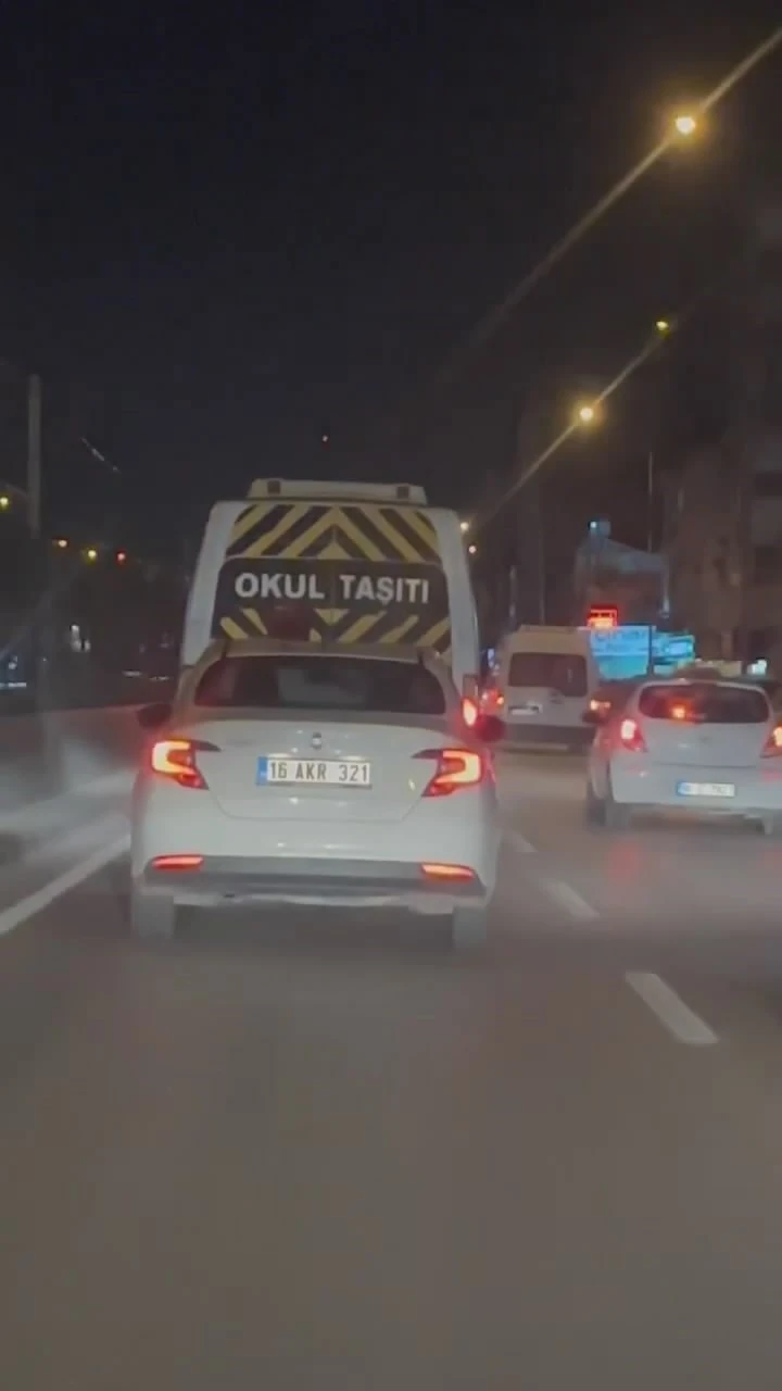 Makas atarak trafiği tehlikeye soktu