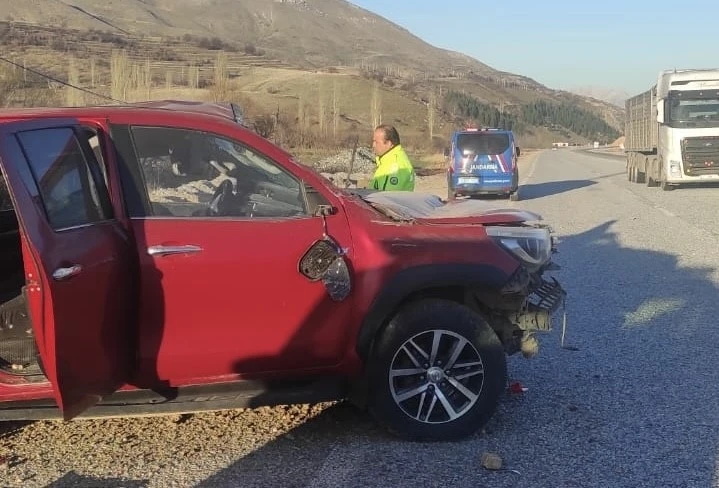 Malatya’da kamyonet şarampole uçtu: 6 yaralı
