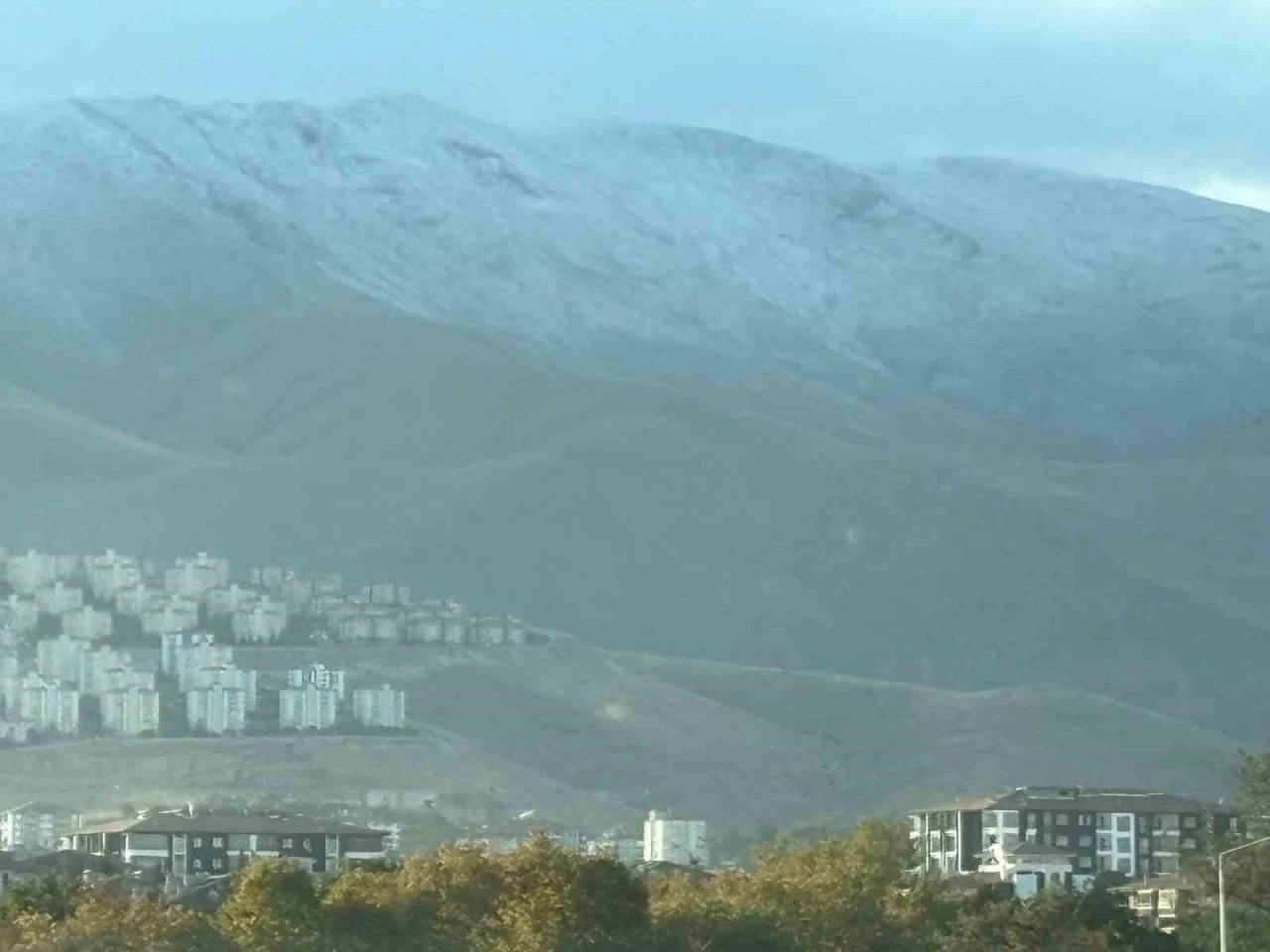 Malatya’da mevsimin ilk kar yağışı Beydağı’na yağdı
