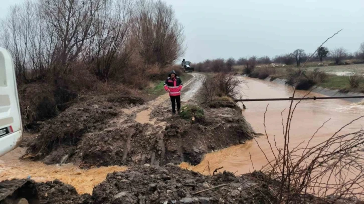 Malatya’da su kanalı patladı, mahalle su altında kaldı
