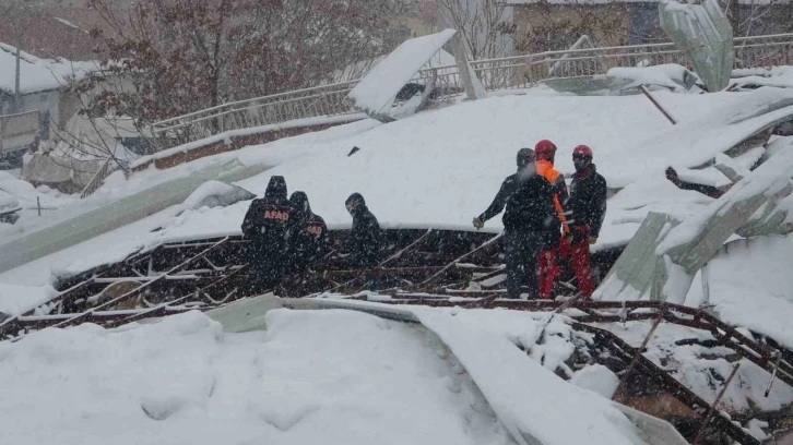 Malatya’da yoğun kar altında arama kurtarma çalışmaları sürüyor
