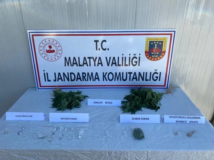 Malatya jandarmasından uyuşturucu ve kaçakçılığa geçit yok
