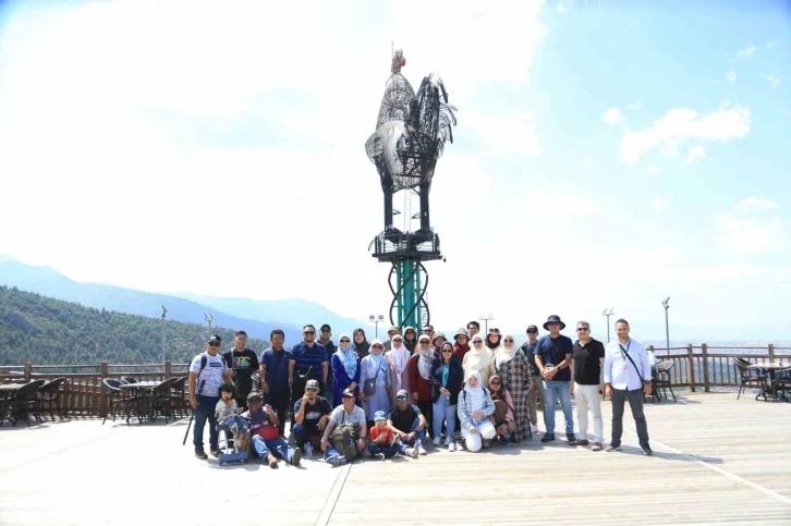 Malezyalı turizmciler Pamukkale Seyir Tepesi’ne hayran kaldı
