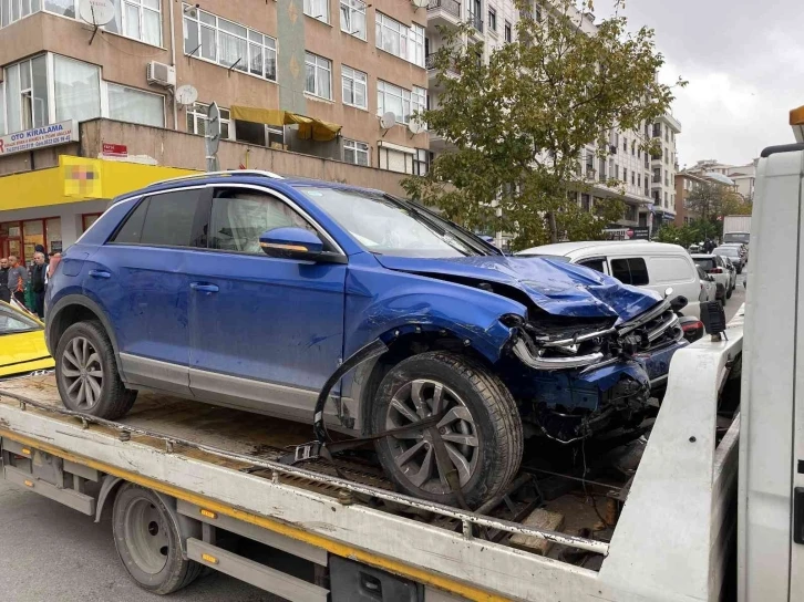 Maltepe’de 4 araçlı zincirleme kaza: 2 yaralı
