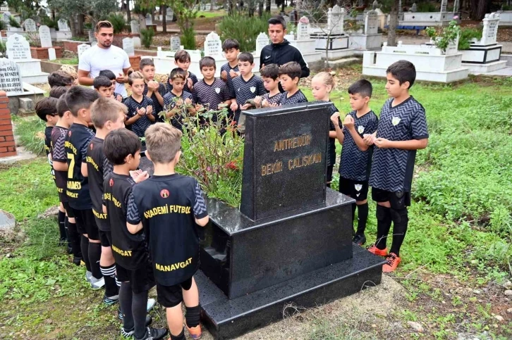 Manavgat Belediyesi’nden Bekir Çalışkan anısına futbol turnuvası
