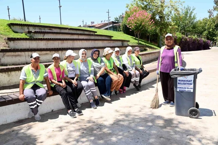 Manavgat’ın sokaklarına kadın eli değdi
