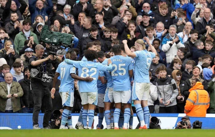 Manchester City evinde Luton Town’u 5 golle geçti
