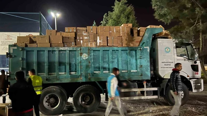 Manisa Büyükşehir’den Yayladağı ve Alltınözü’ne erzak desteği
