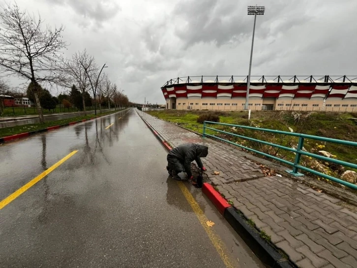 Manisa Büyükşehir ve MASKİ ekipleri fırtınaya karşı sahada
