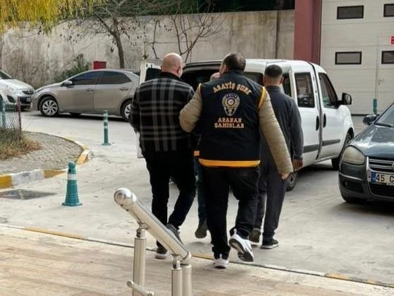 Manisa’da 53 yıl hapis cezasıyla aranan şahıs polise yakalandı
