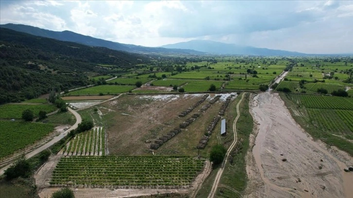 Manisa ve Denizli'de selin yaşandığı bölgelerde çalışmalar sürüyor