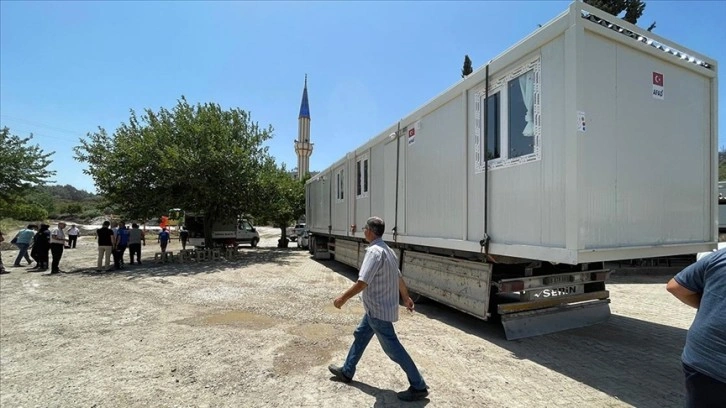 Manisa'daki orman yangınında evleri yananlar için geçici barınma merkezi kuruluyor