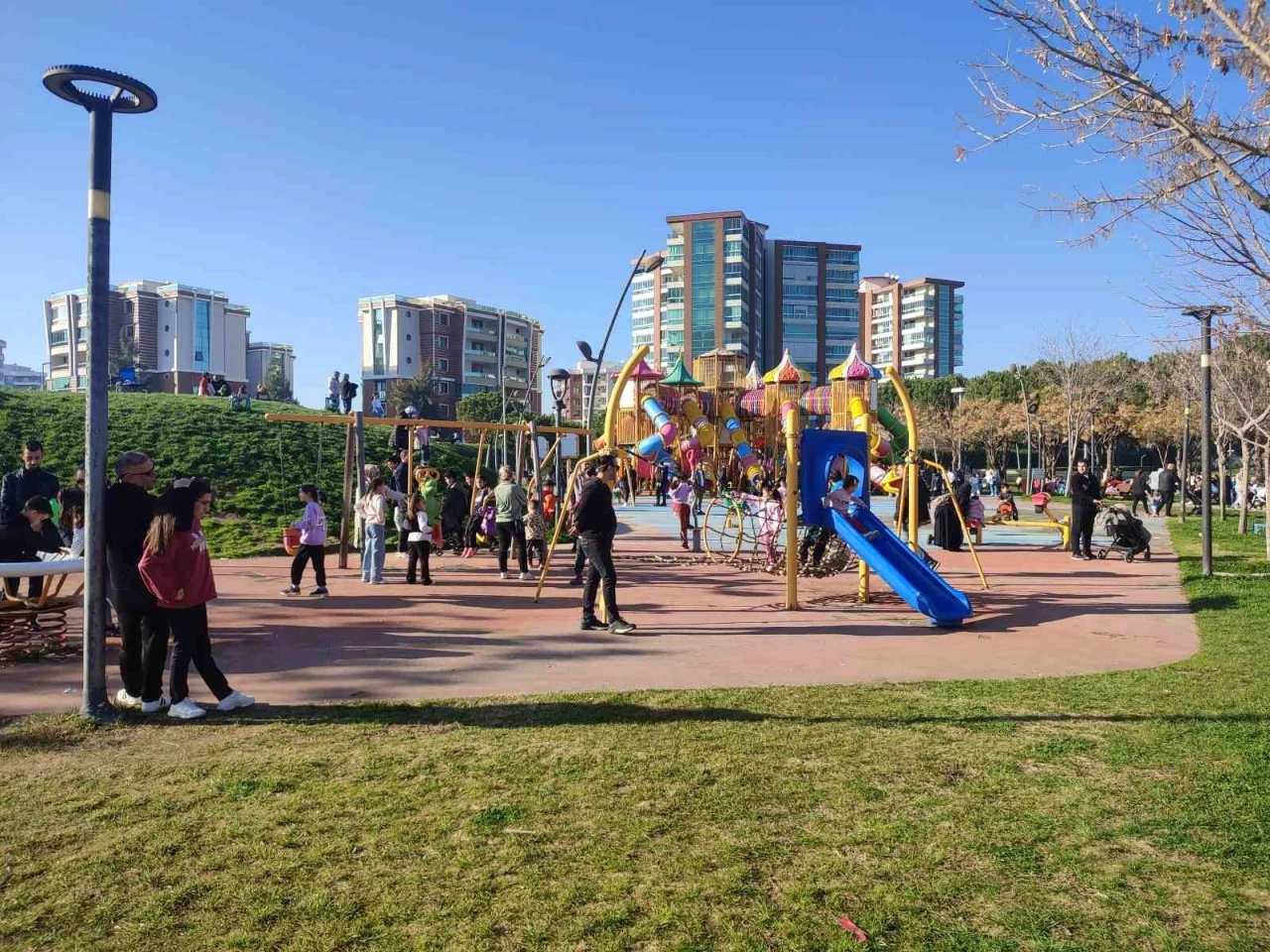 Manisalılar yazdan kalma günün tadını çıkardı
