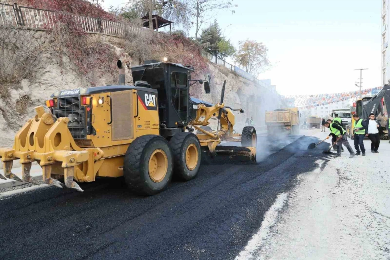 Mardin Büyükşehir Belediyesinden yol bakım ve onarım çalışmaları
