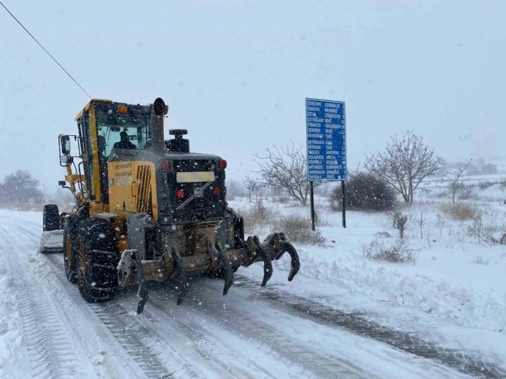 Mardin’de yolu kapanan 172 mahalle için ekipler çalışıyor
