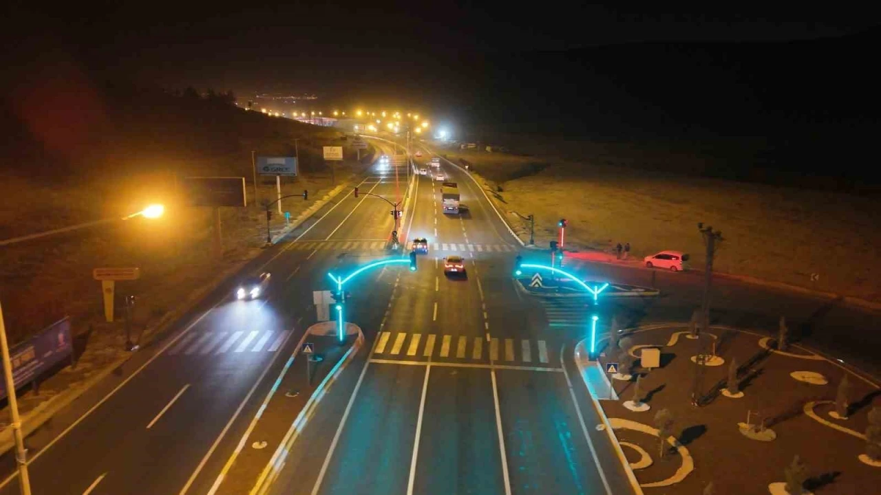 Mardin trafiğinde LED ışıklı yaya geçitleri ve dekoratif sinyalizasyon dönemi başladı
