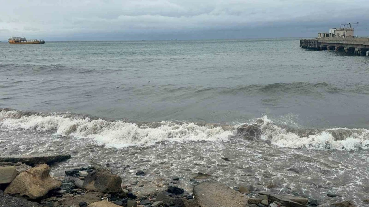 Marmara Denizi ulaşımına poyraz engeli
