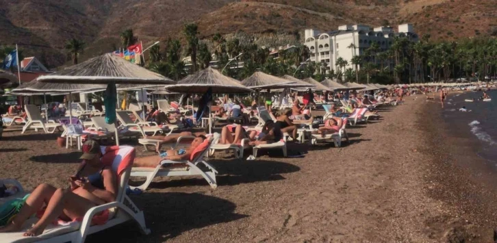 Marmaris’te deniz, kum ve güneş keyfi devam ediyor
