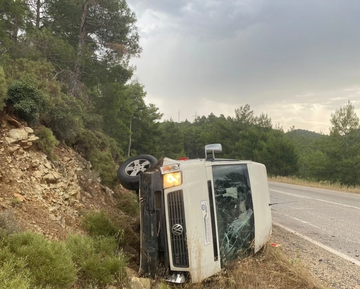 Marmaris’te personel taşıyan minibüs kaza yaptı: 8 yaralı
