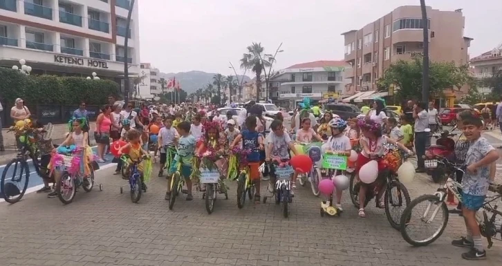 Marmarisli öğrenciler doğa için pedal çevirip dans etti
