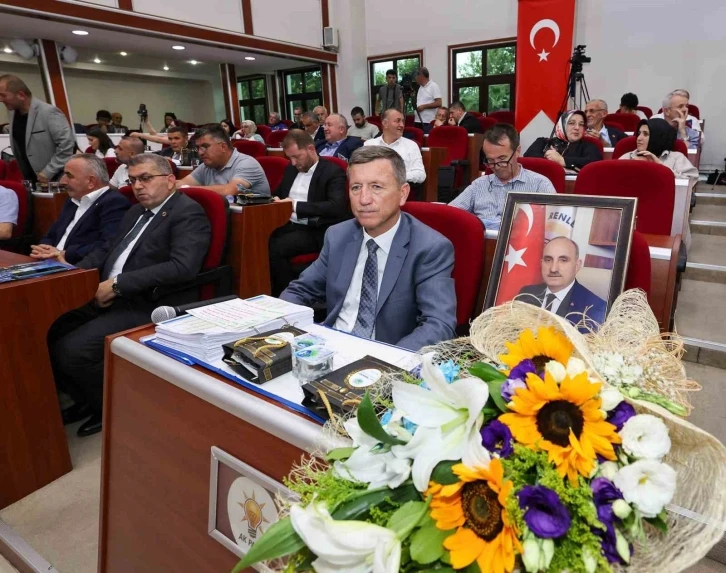 Meclis toplantısında Fevzi Kılıç’ın yeri çiçeklerle süslendi
