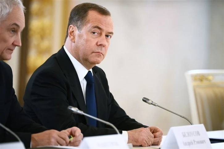 Medvedev: “Almanya’nın Putin’i tutuklaması, Rusya’ya savaş ilanı olur”
