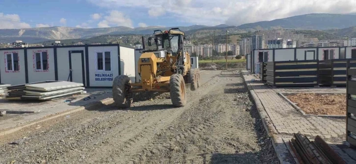 Melikgazi Depremzedelerin Yanında Olmaya Devam Ediyor
