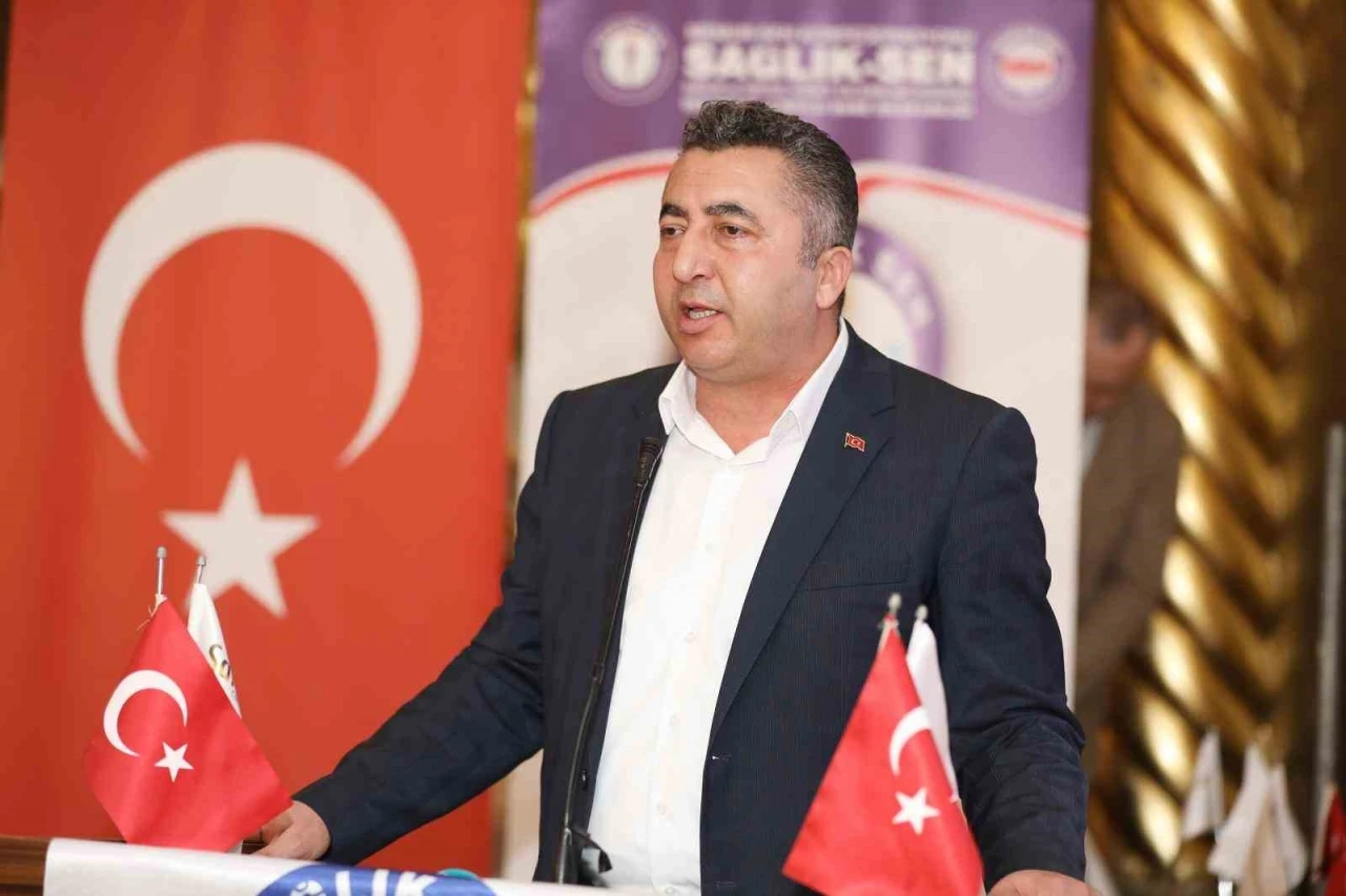 Memur-Sen İstanbul İl Temsilcisi Öztürk: "Yenidoğan çetesini çökerten Sağlık Bakanımız Kemal Memişoğlu’na teşekkür ediyorum”
