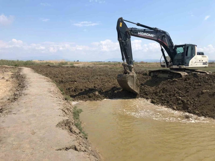 Menderes’teki 1,7 kilometrelik su kanalı kapatılıyor
