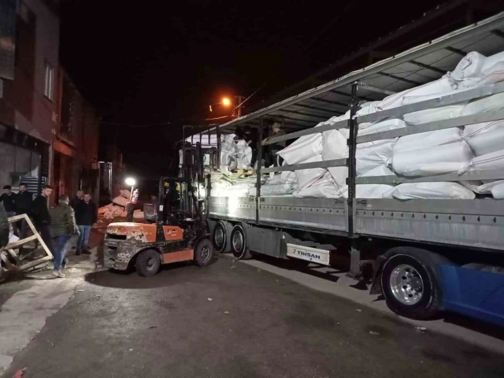 Menemen Belediyesinden deprem bölgesine çadır desteği
