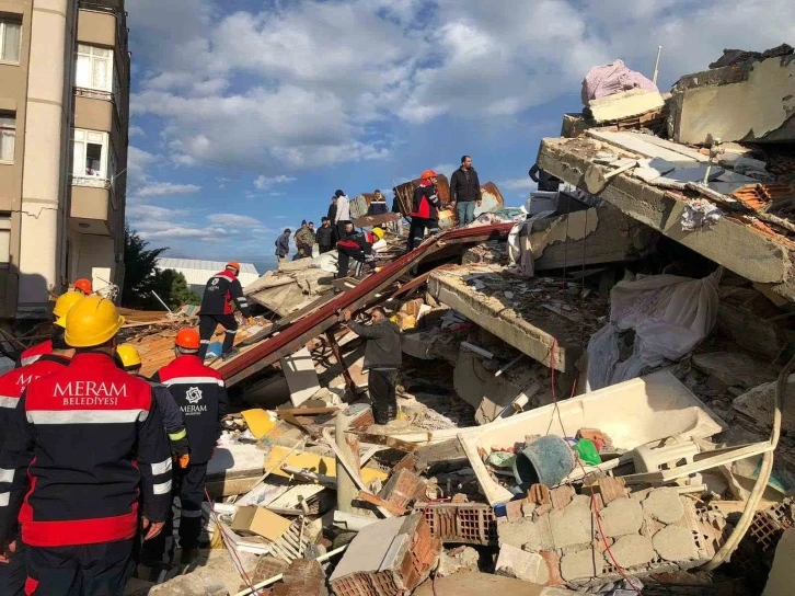 Meram Belediyesi tüm imkanlarıyla afet bölgesinde
