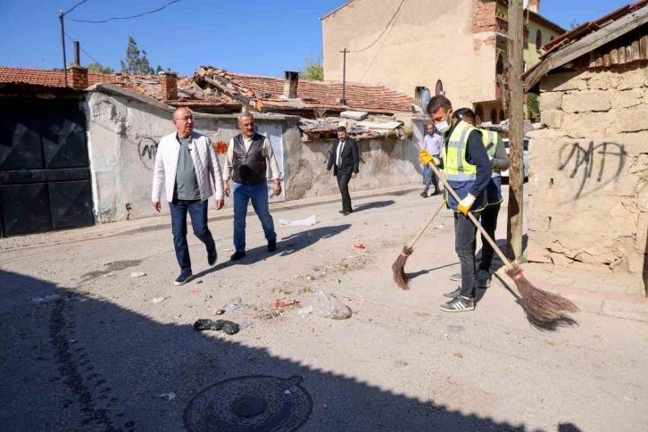 Meram Çevre Timi sonbahar temizliği için sahada
