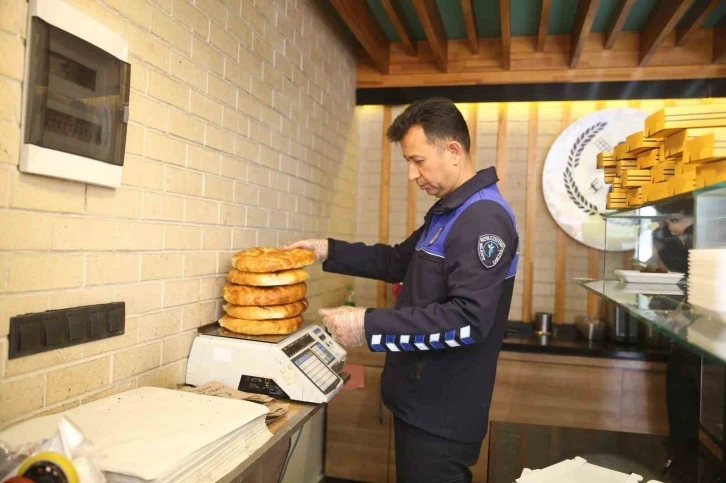 Merkezefendi’de iş yerleri zabıta ekiplerince denetleniyor
