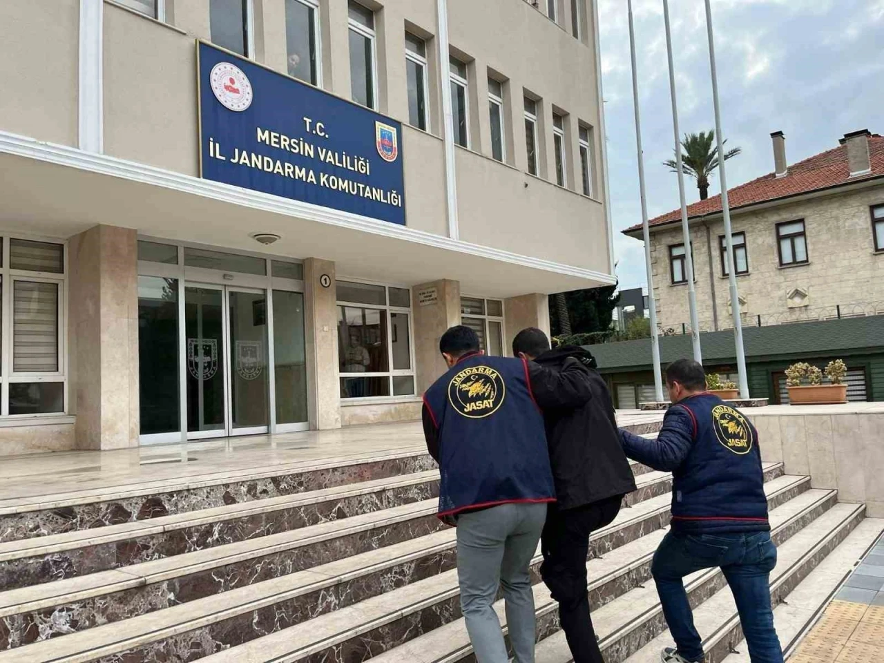 Mersin’de suç işledi Suriye’ye kaçtı, 10 yıl sonra Türkiye’ye dönünce yakalandı
