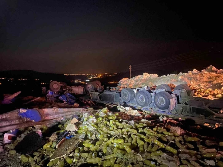 Mersin’de tır devrildi: 1 ölü
