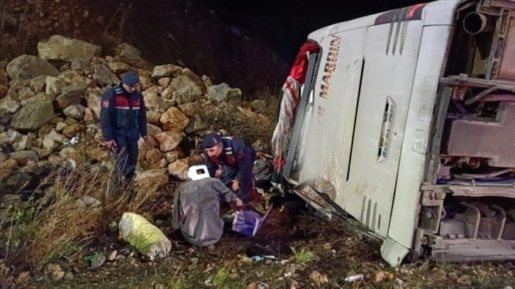 Mersin'de devrilen yolcu otobüsündeki 9 kişi öldü, 30 kişi yaralandı