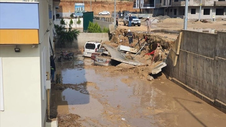 Mersin'de sağanak etkili oldu