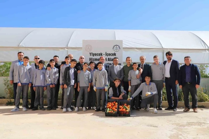 Mesleki ve Teknik Anadolu Lisesinde ilk hasat şenliği
