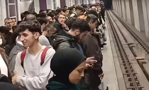 Metro arızalandı, vatandaşlar mağdur oldu