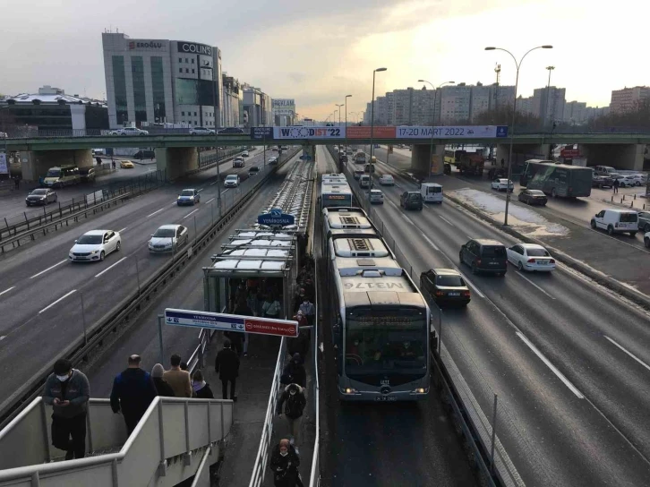 Metrobüste kredi kartı vurgunu; 3 katı fiyat alınıyor
