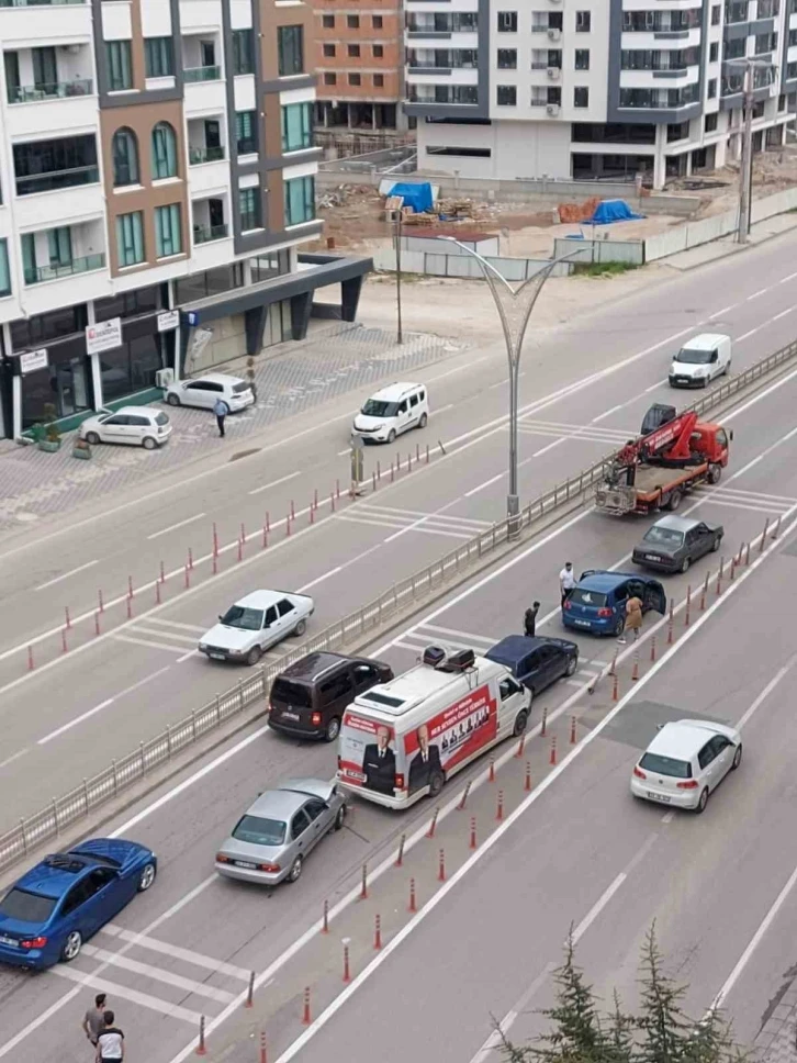 MHP seçim aracı zincirleme kazaya karıştı
