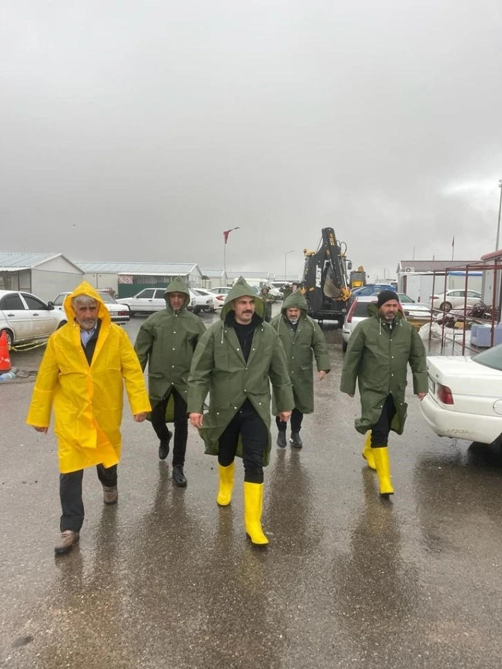 MHP teşkilatı su baskınlarında sahada çalıştı
