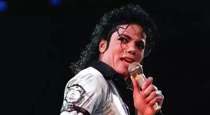 Micheal Jackson'un ceketi rekor fiyata satıldı