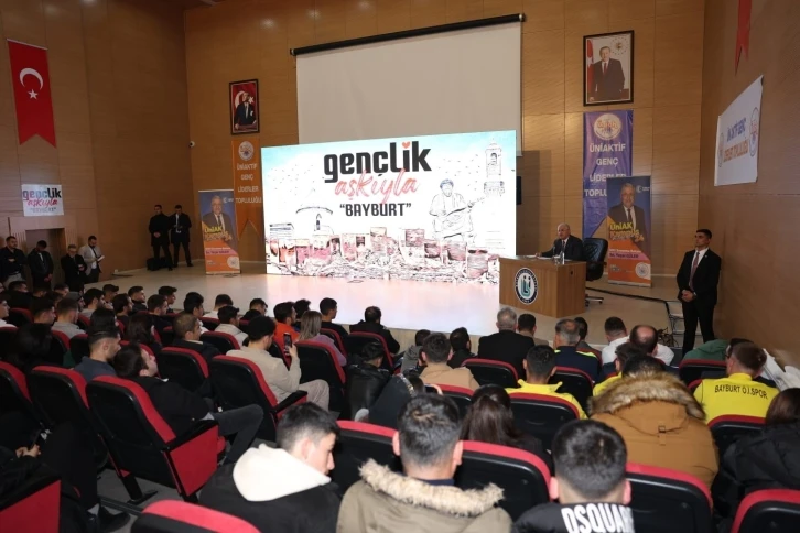 Milli Savunma Bakanı Güler, Bayburt’ta gençlerle buluştu
