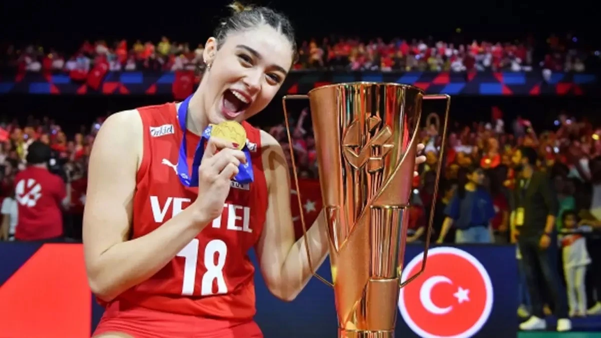 Milli voleybolcu Zehra Güneş'ten anlam dolu imza! 