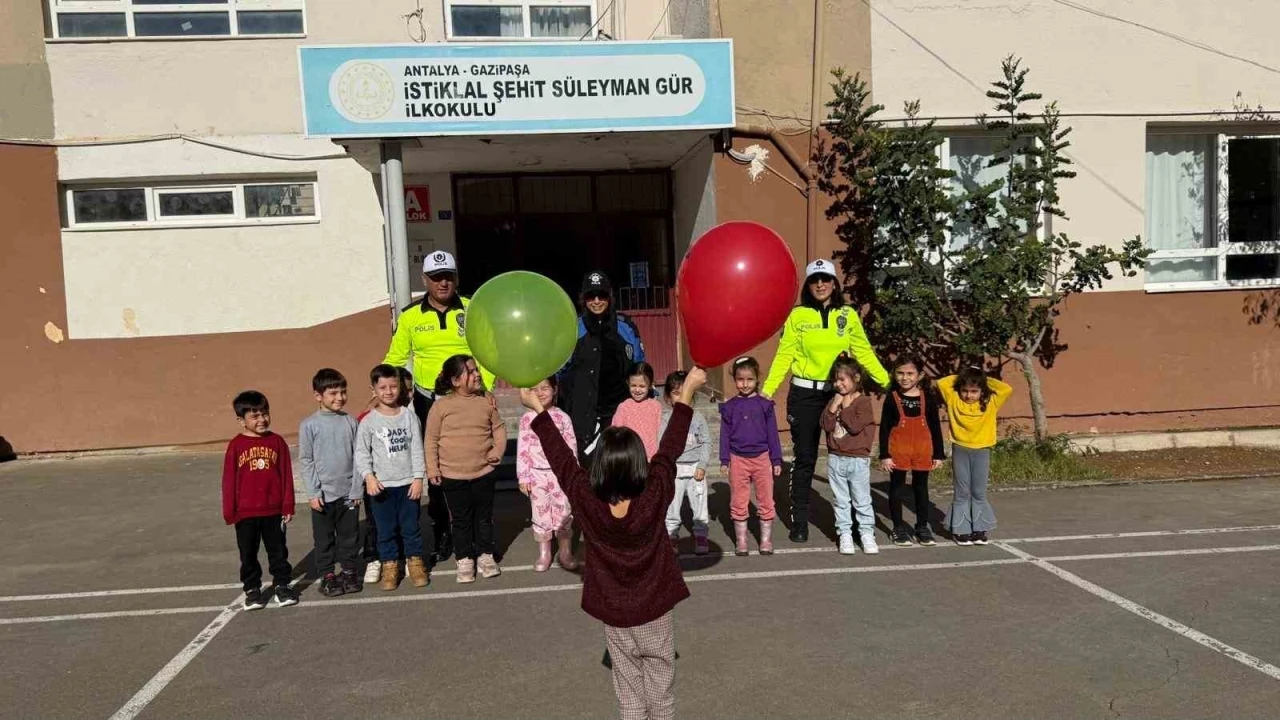 Minik öğrencilere trafik bilinci aşılandı
