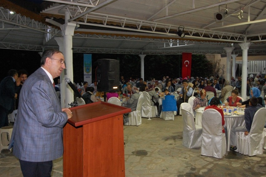 Şehit aileleri ve gaziler iftarda buluştu