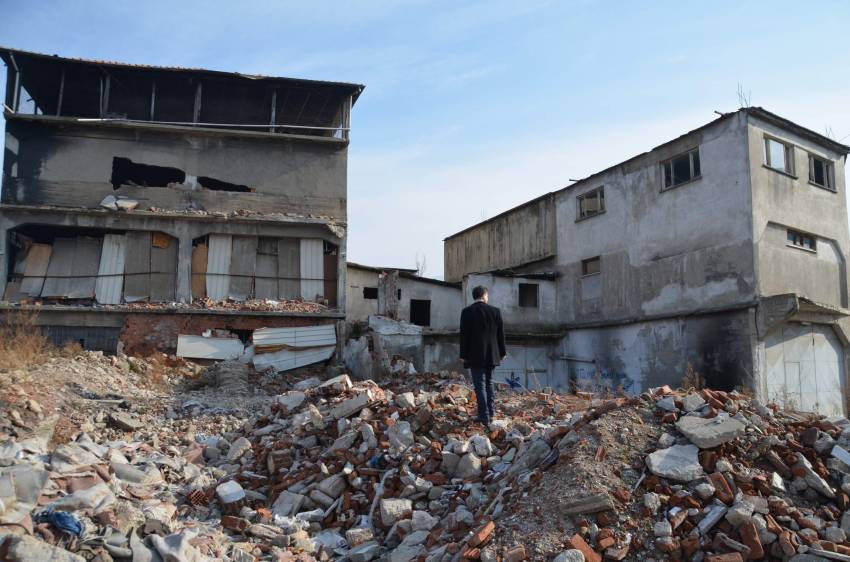 Bursa'da moloz yığınları arasında ölü bulundu